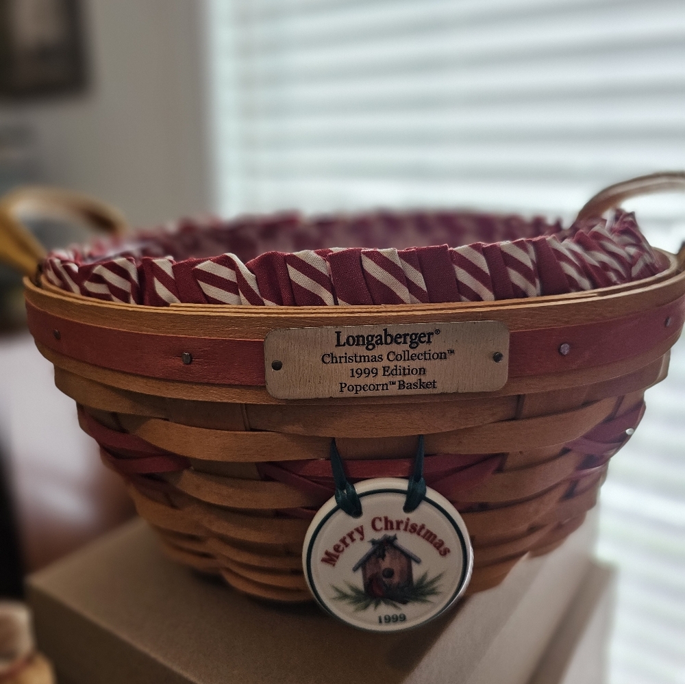 1999 Longeberger Christmas Basket